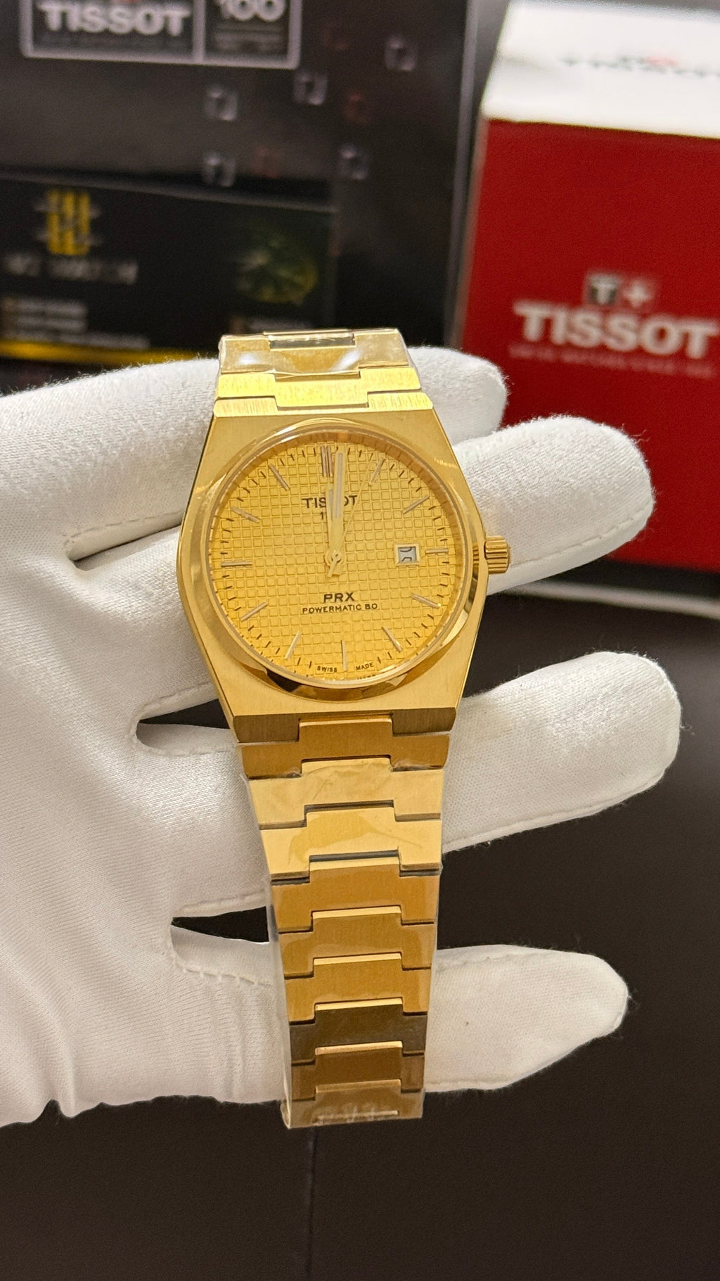 Yellow gold dial