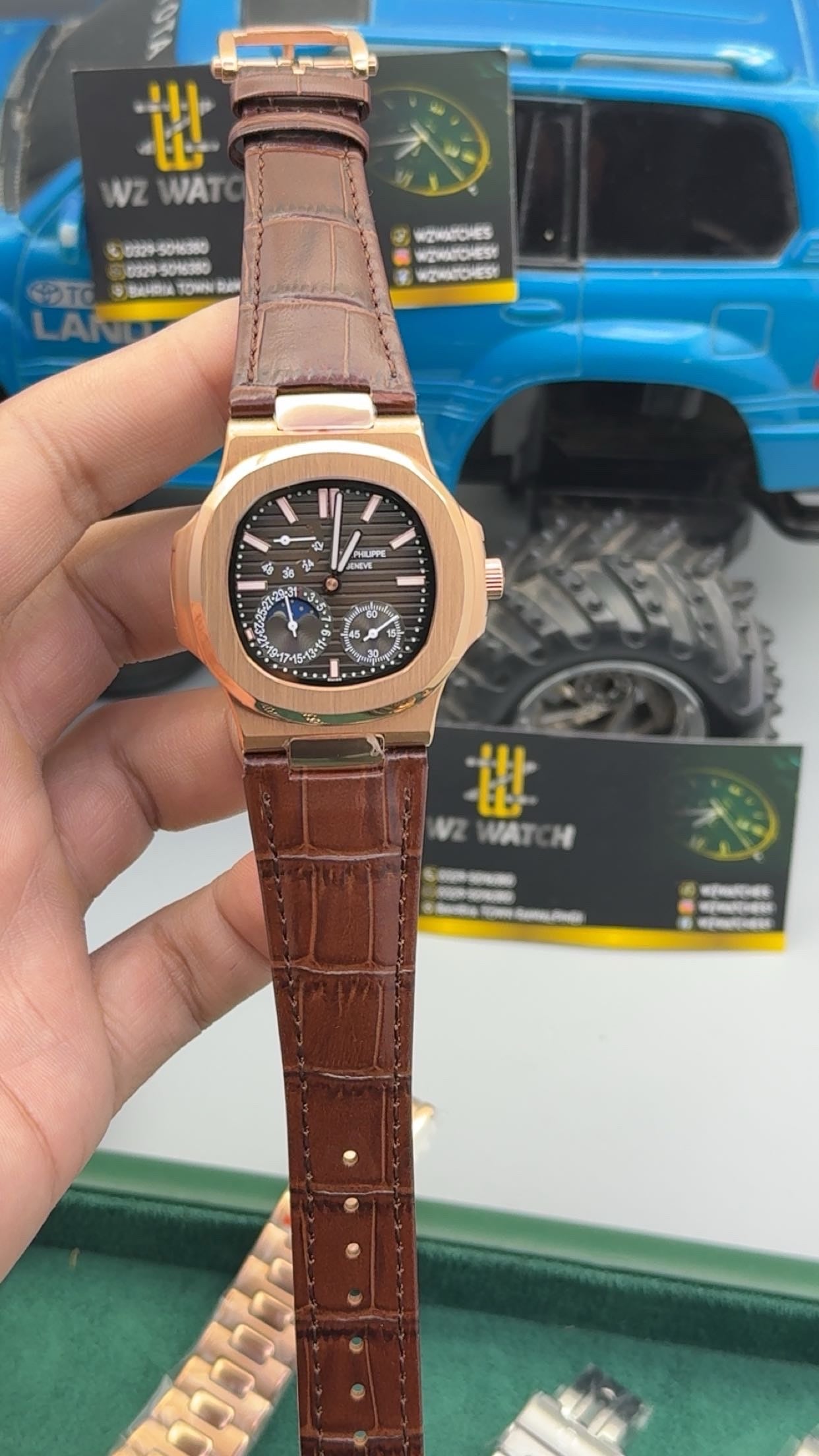 Rose gold with gray Dial.