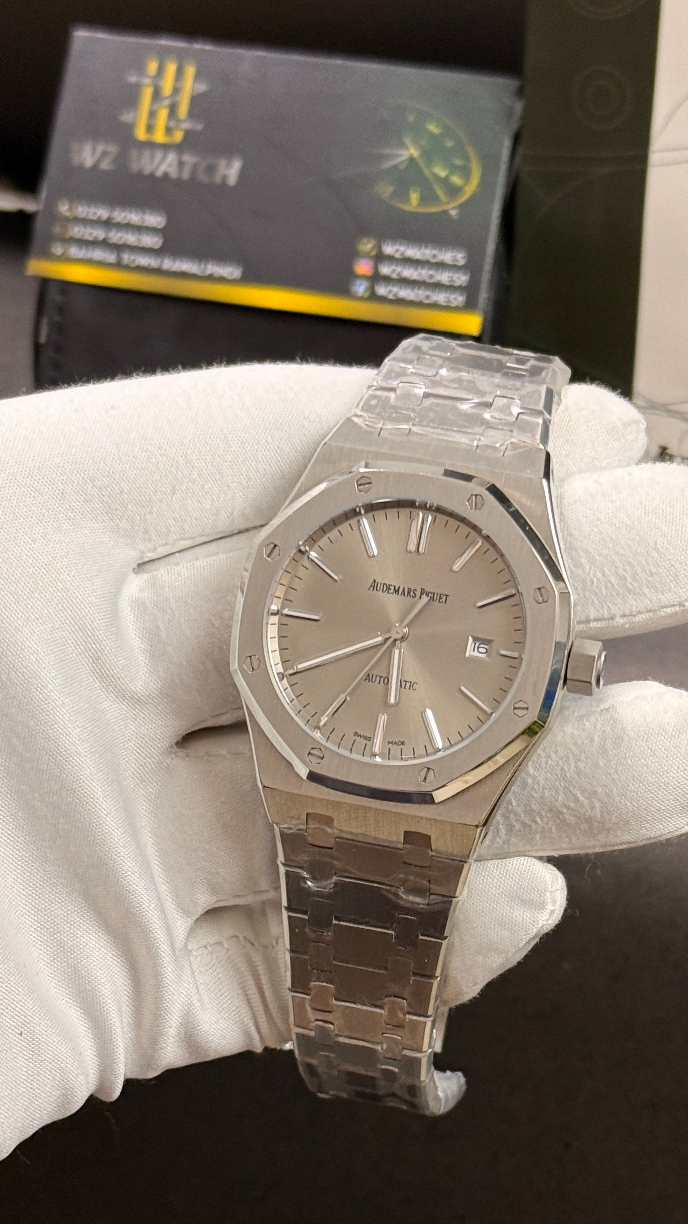 Silver beauty dial