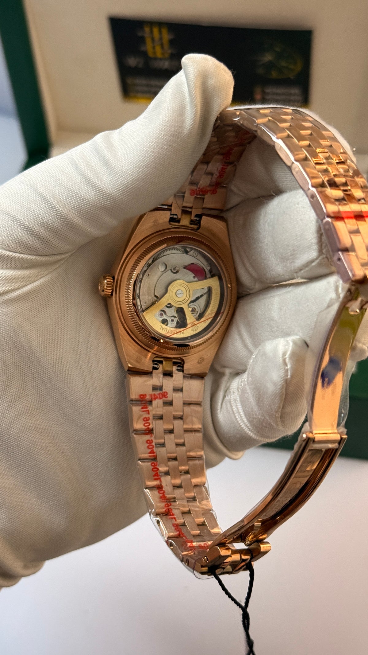 (36mm)Rose gold with white Dial.