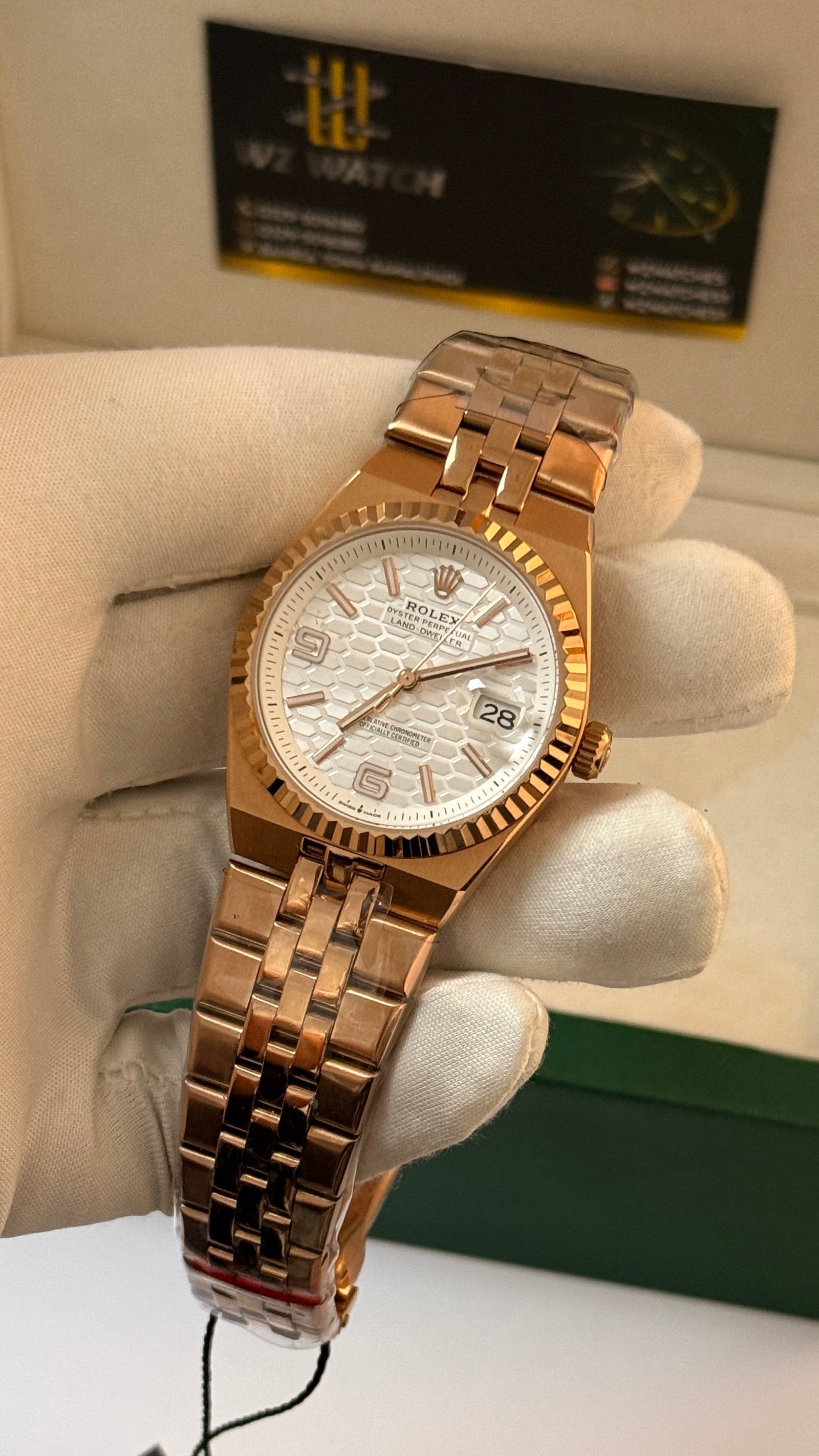 (36mm)Rose gold with white Dial.
