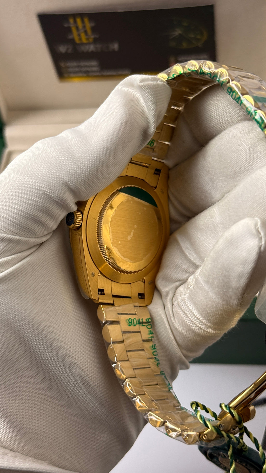 Yellow Gold with Olive Green Dial.