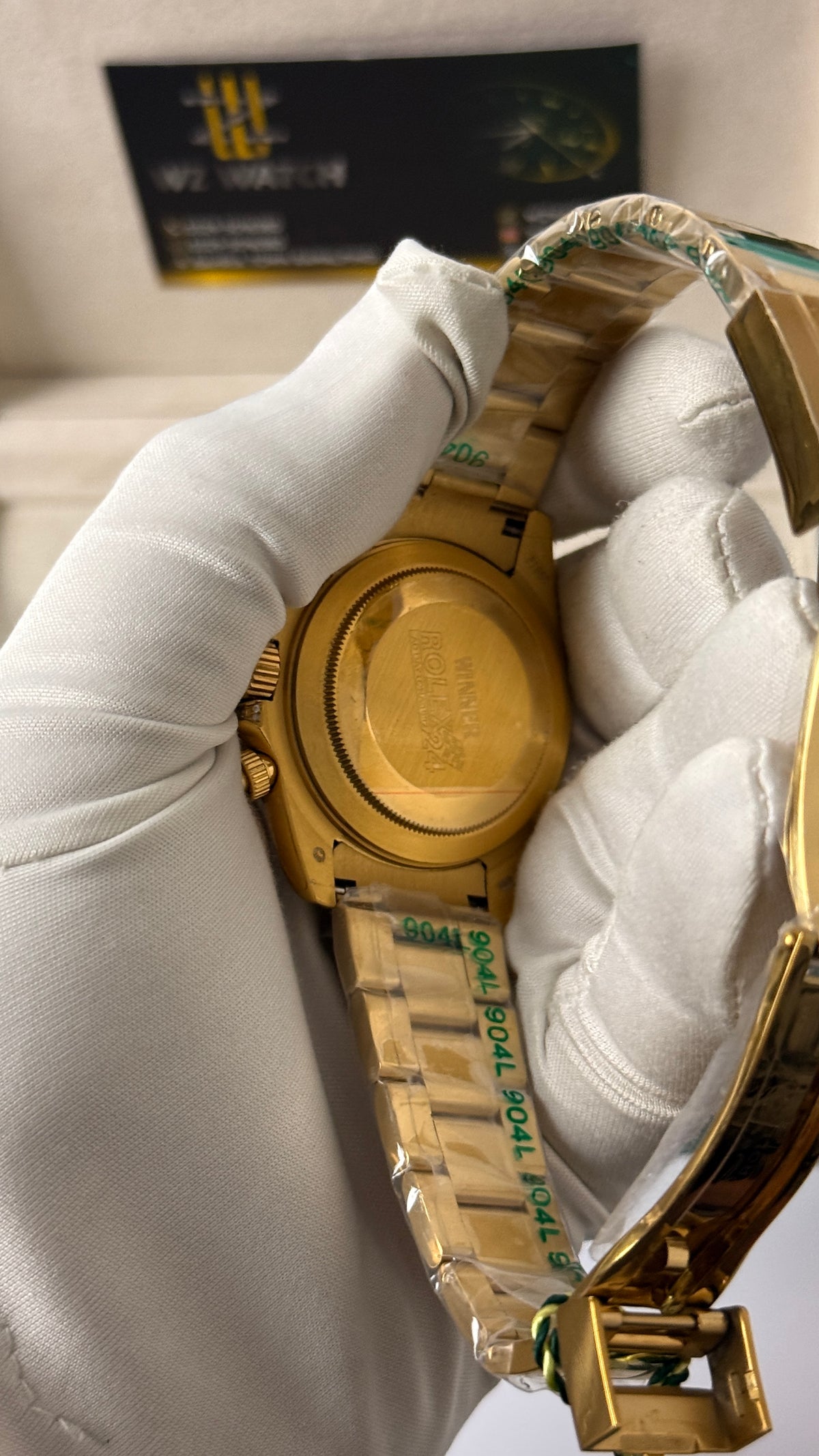 Yellow gold with black Dial