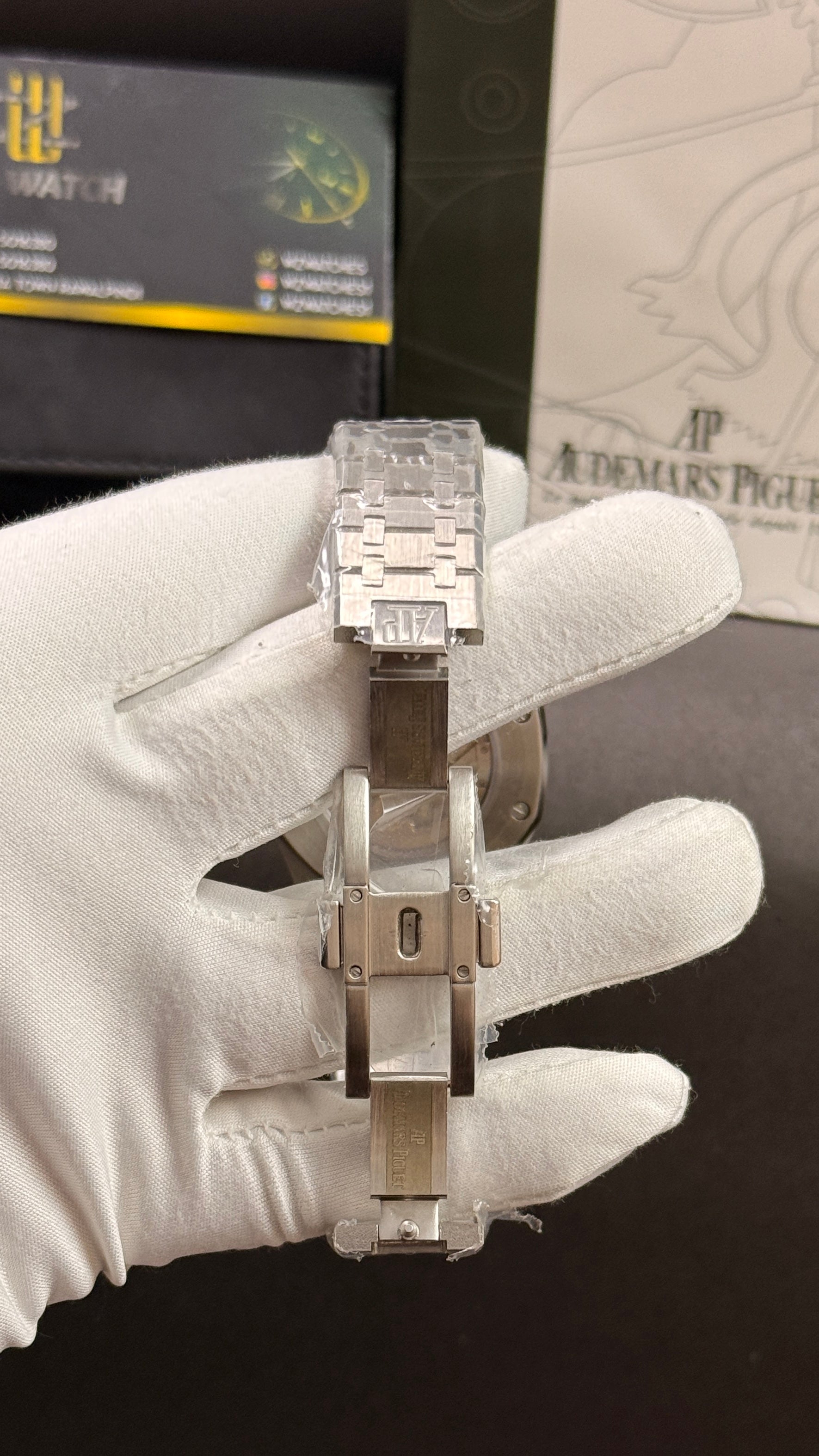 Silver beauty dial