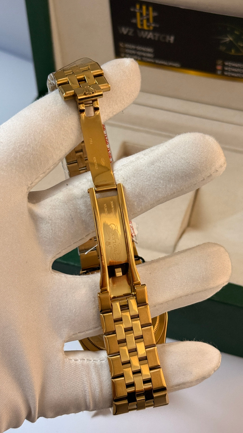 Yellow gold with white Dial.