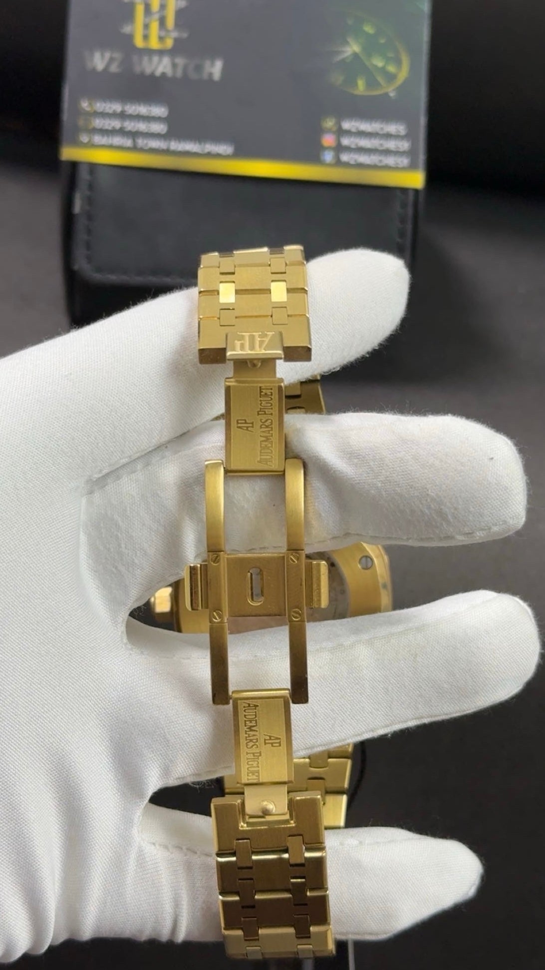 Yellow gold beauty dial