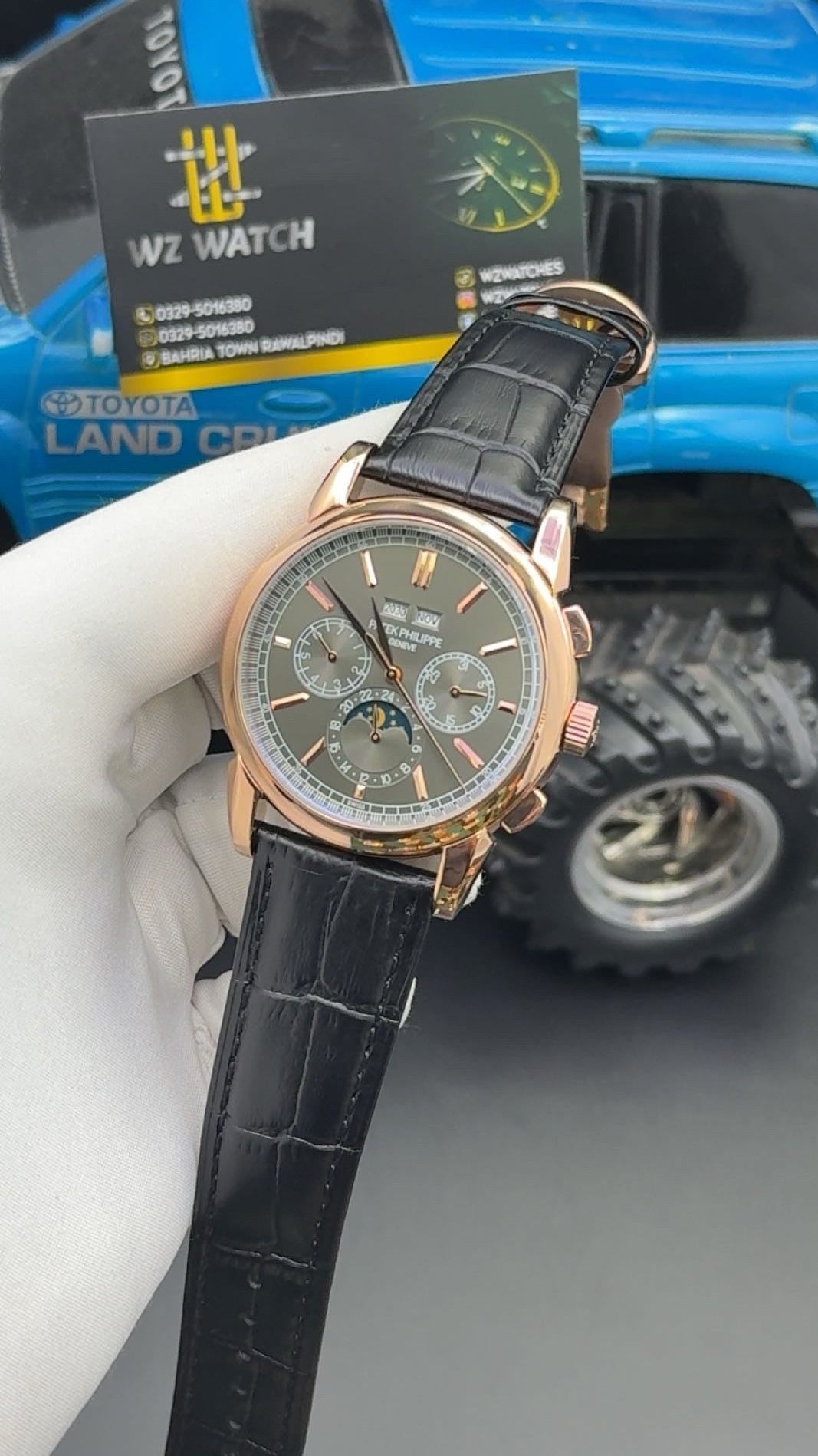 Rose gold with grey Dial.