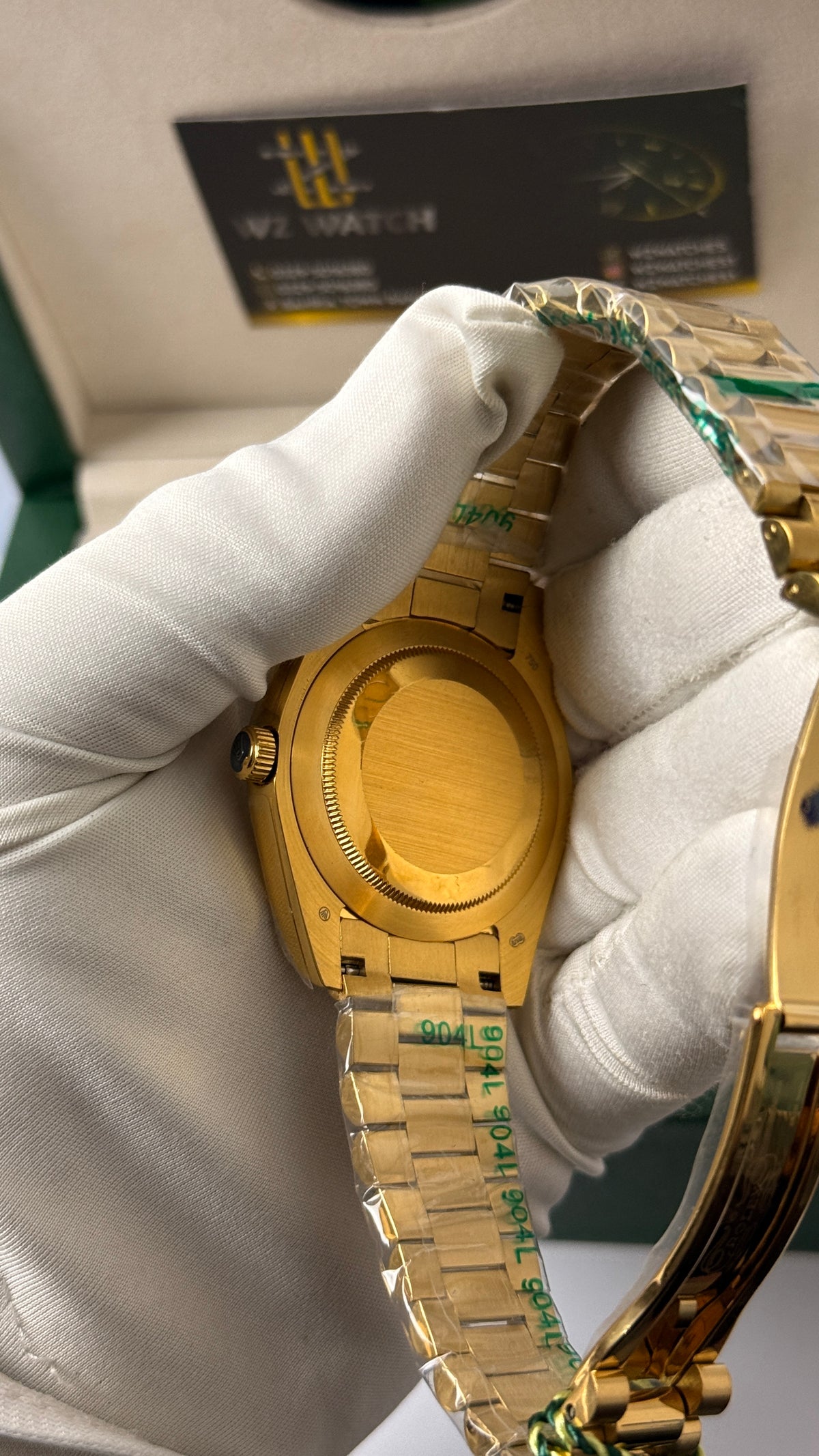 Yellow Gold with black Dial.🖤