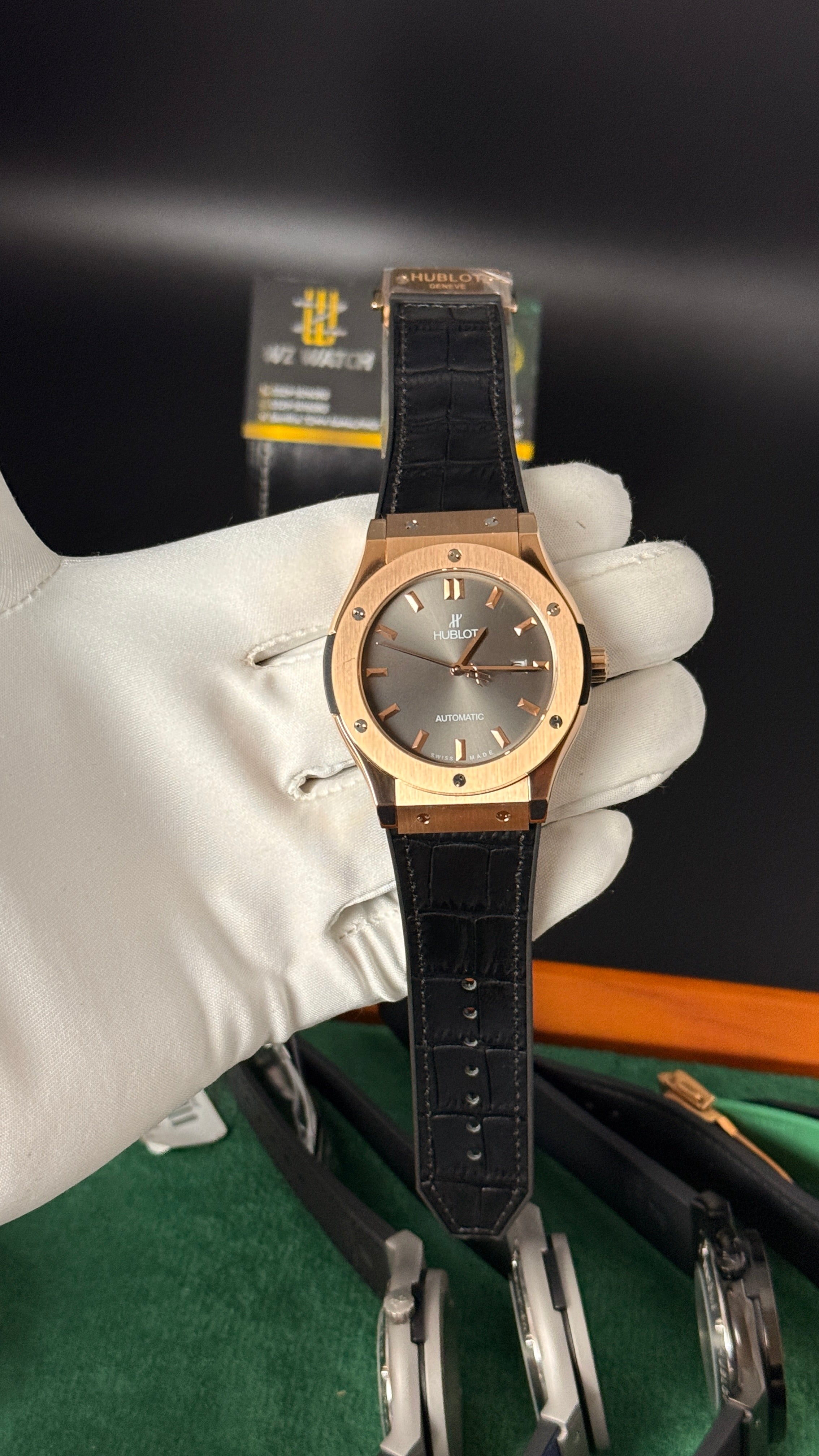 Rose gold with gray Dial.