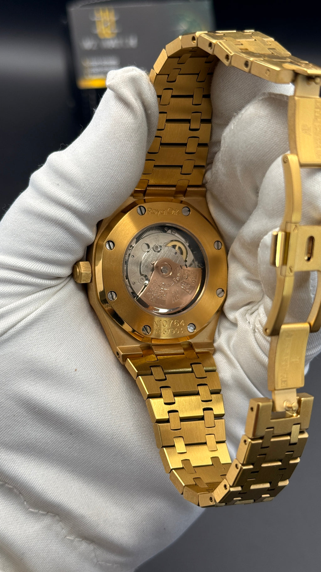 Yellow gold  Dial.
