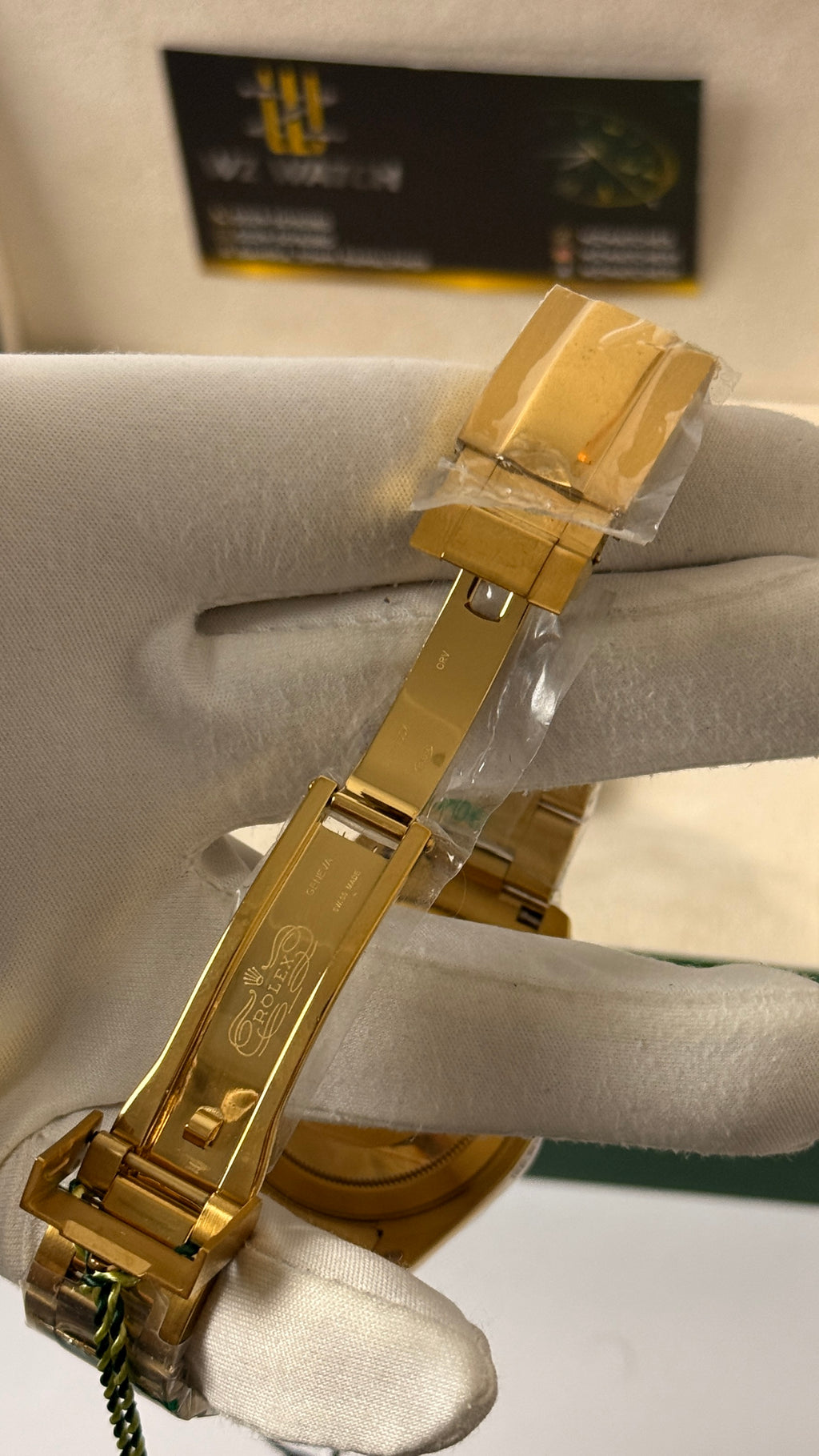 Yellow gold with black Dial