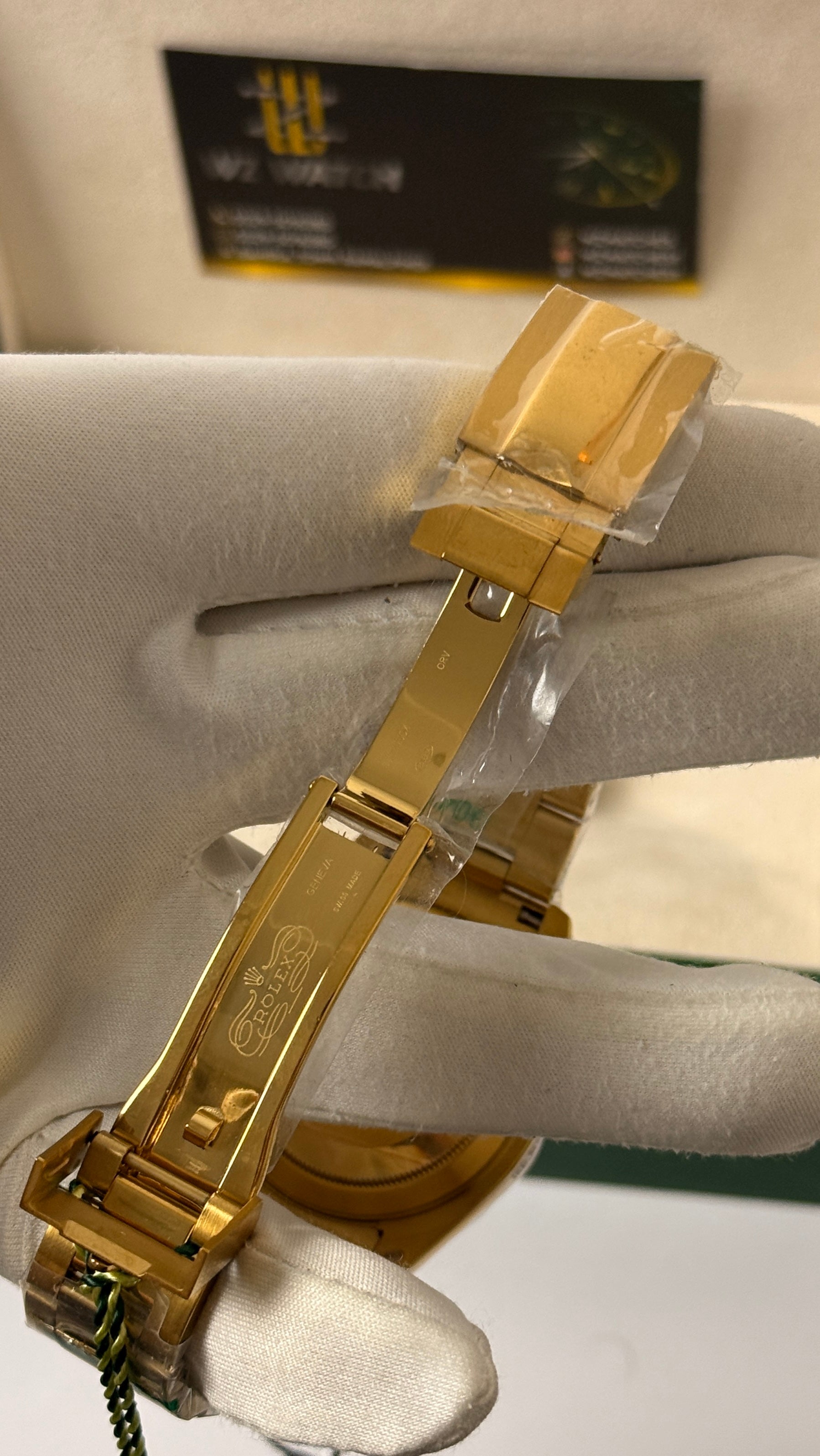 Yellow gold with black Dial
