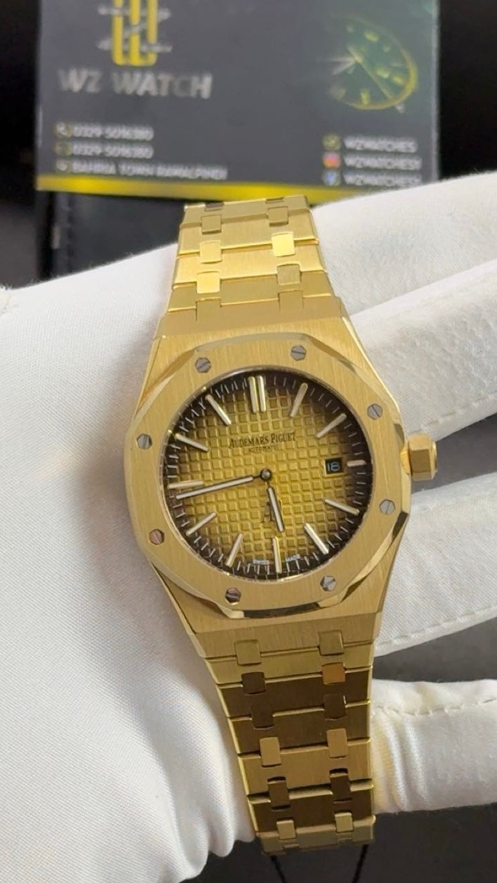 Yellow gold beauty dial