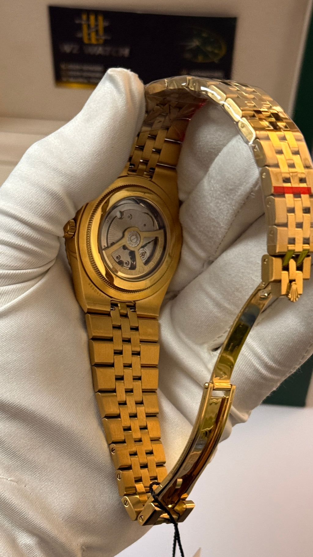 Yellow gold with white Dial.