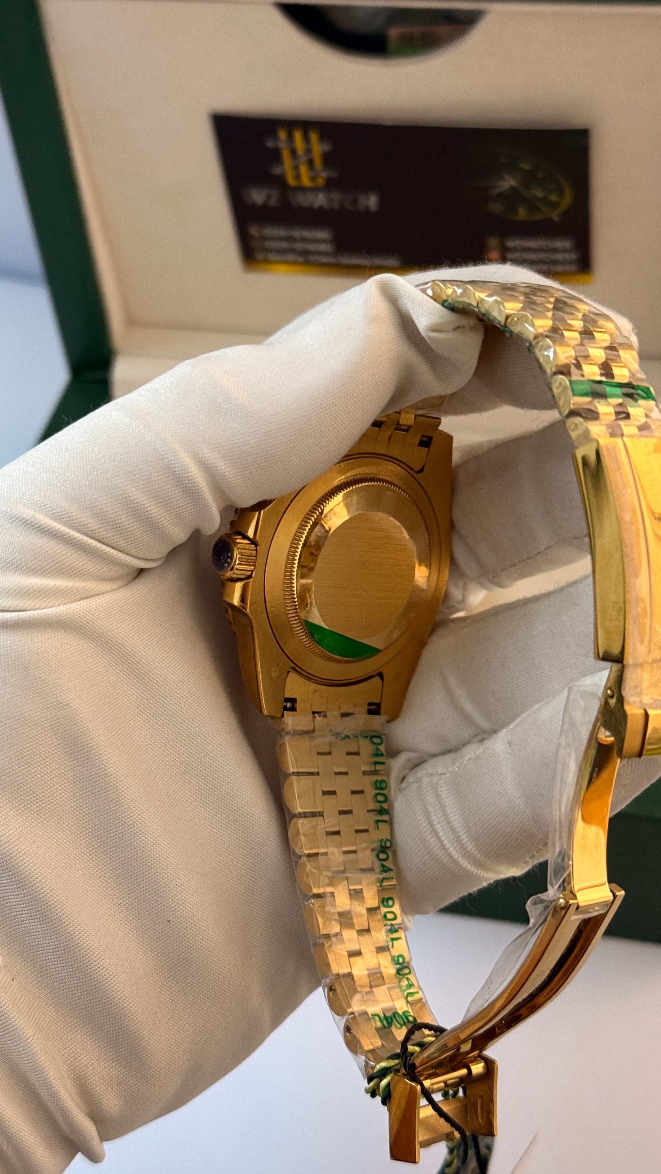 Yellow gold with marble Dial.