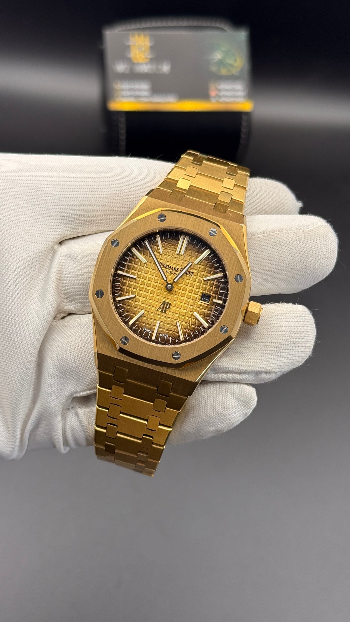 Yellow gold  Dial.
