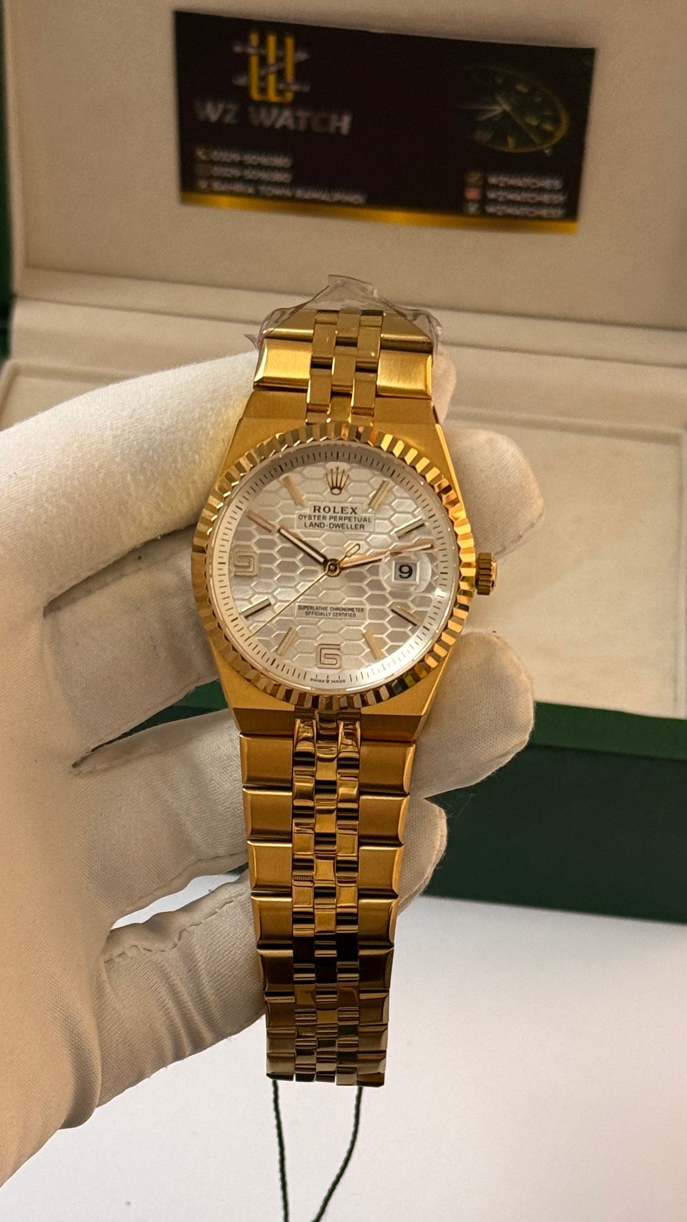 Yellow gold with white Dial.