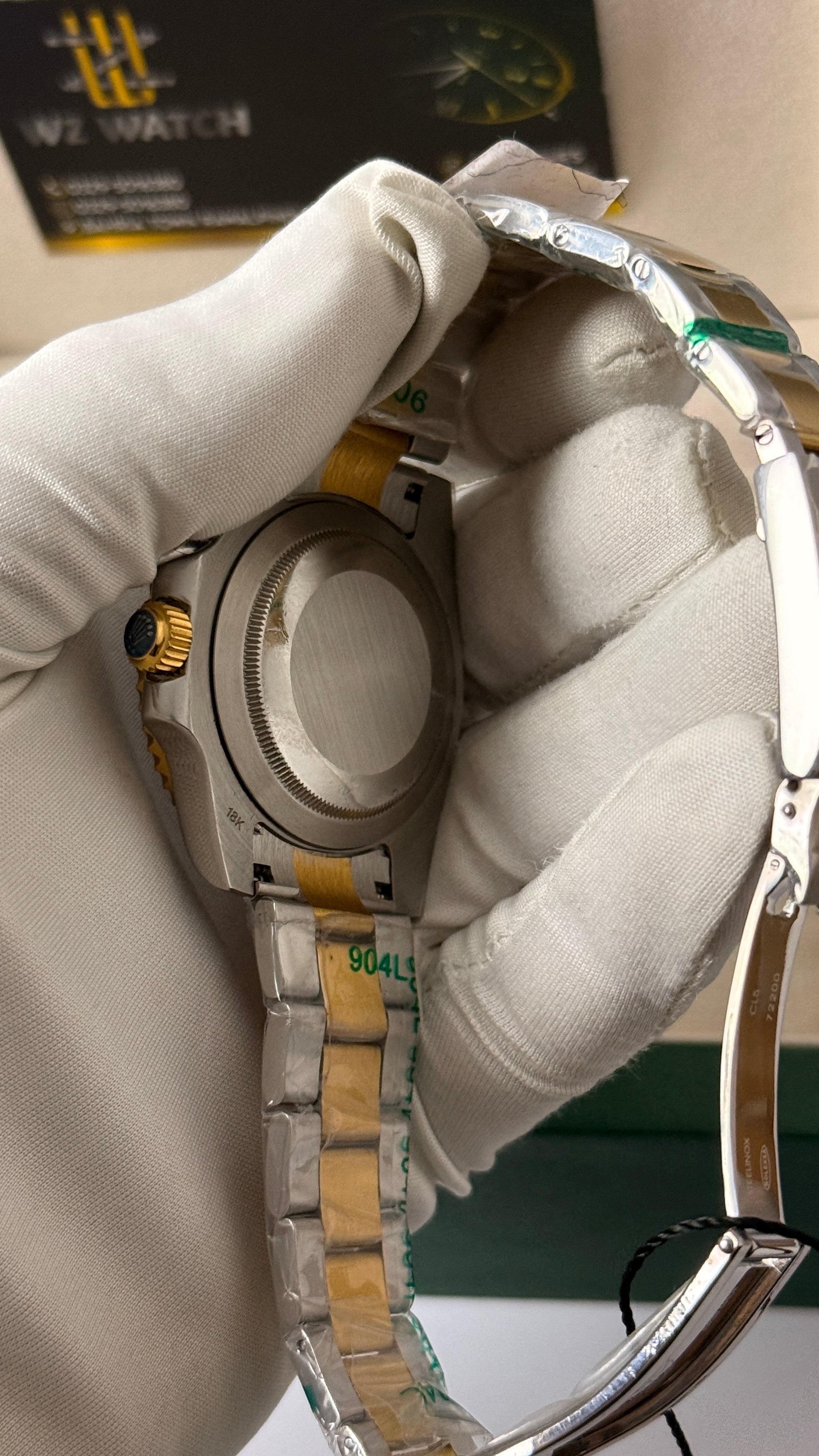 Yellow gold with two tone blue Dial