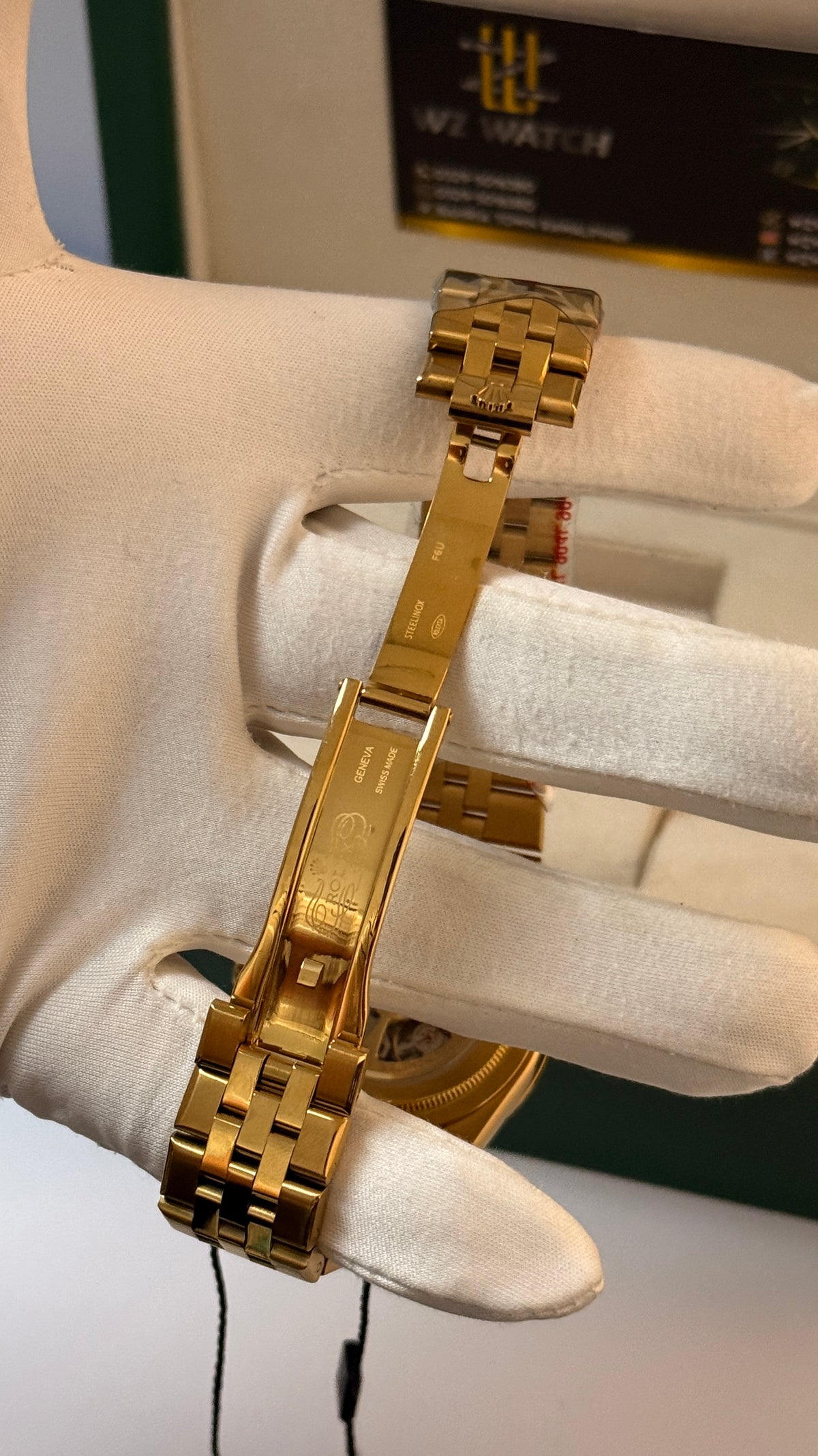 Yellow gold with white Dial.