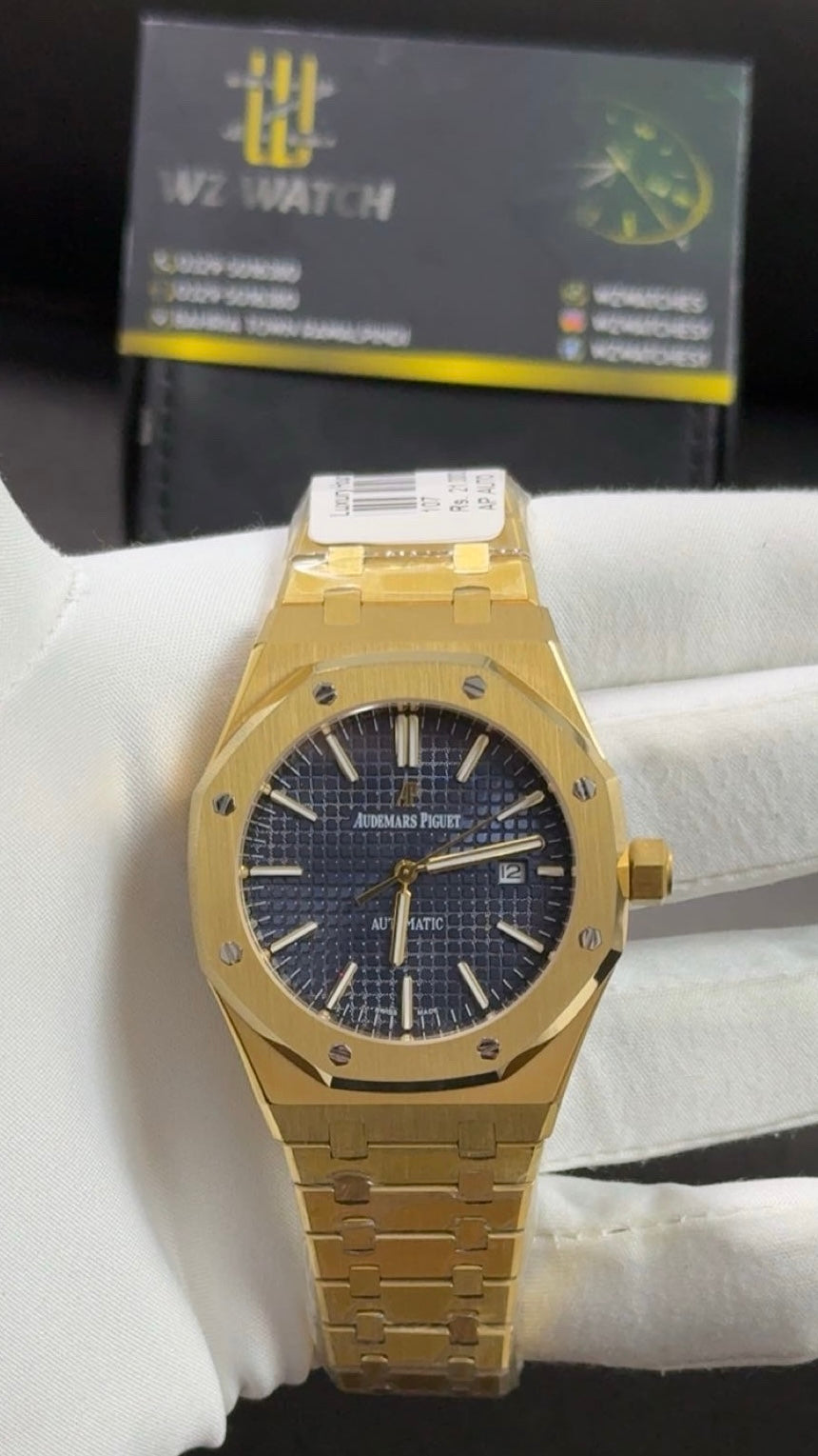 Yellow gold with blue dial